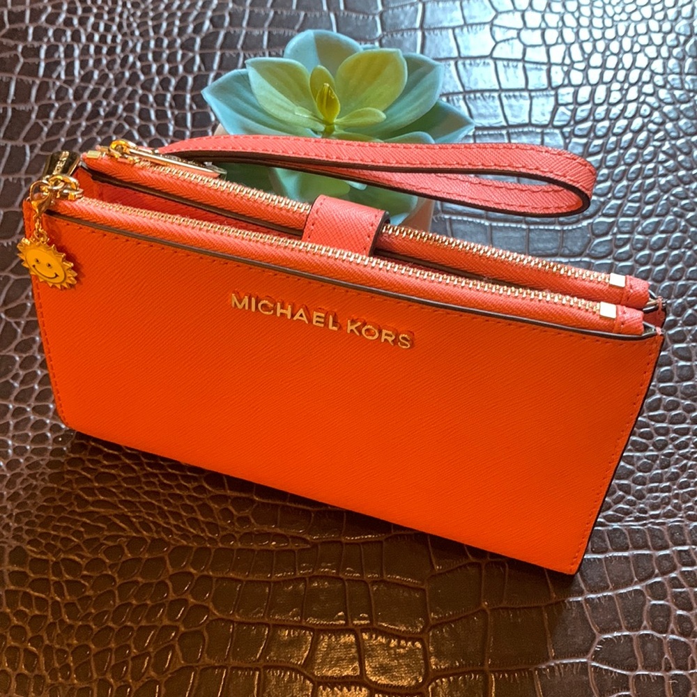🌹Michael Kors Double Zip Large Leather Smartphone Wristlet Wallet • Trending!
